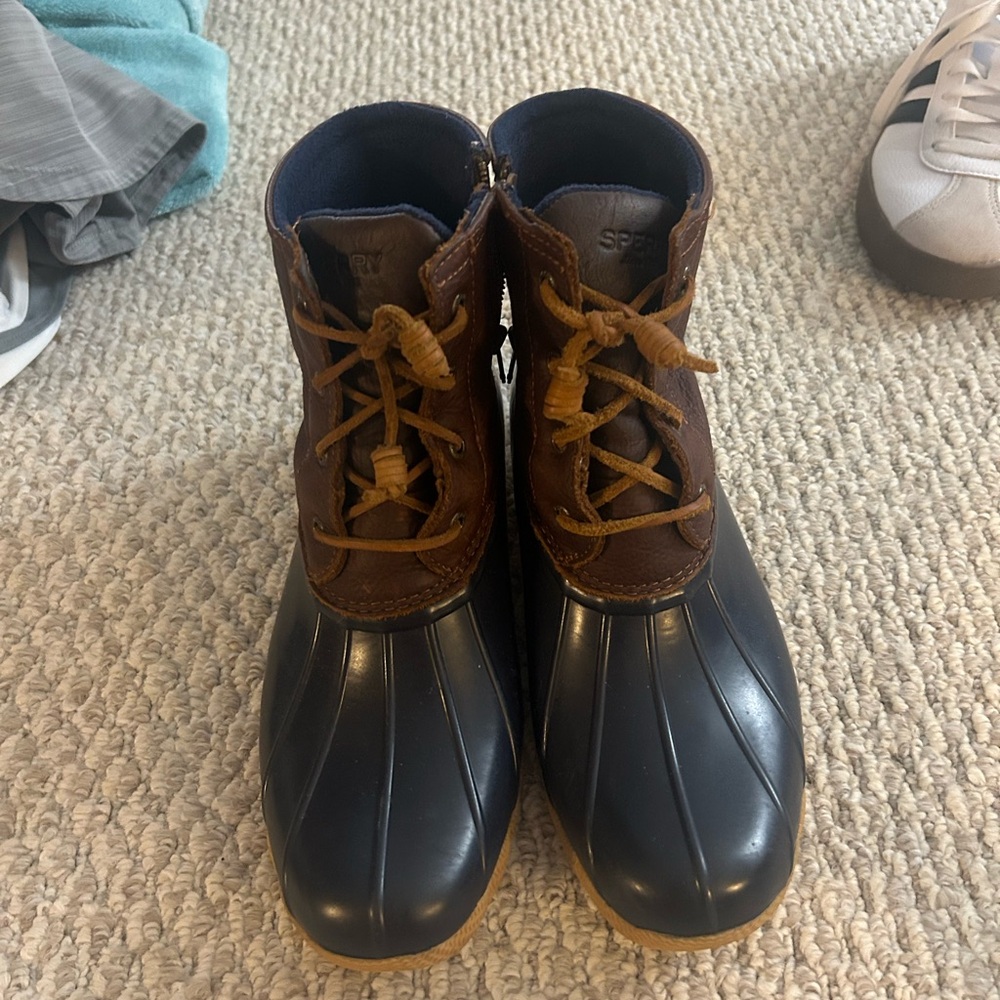 Women’s sperry boots